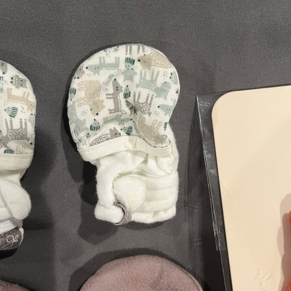 3 goumikids Viscose Made from Bamboo Cotton Anti-Scratch Soft Stay-On Mitts - Picture 3 of 6